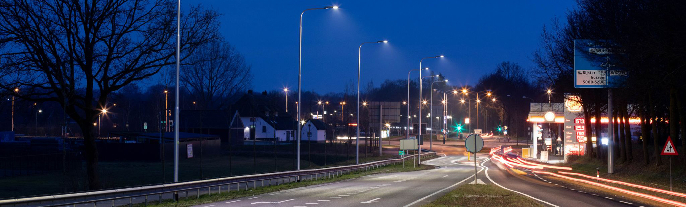 Luminarias quantum alumbran el camino entre Beuningen y Winchen en Países Bajos